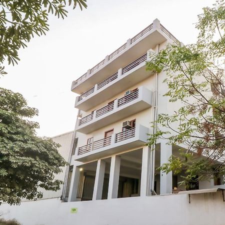 Oyo 71597 The Shivaay Residency Hotel Gurgaon Luaran gambar
