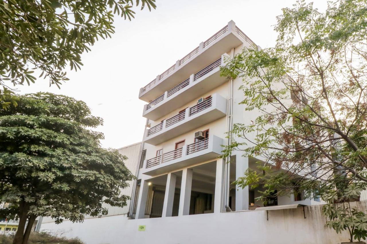 Oyo 71597 The Shivaay Residency Hotel Gurgaon Luaran gambar